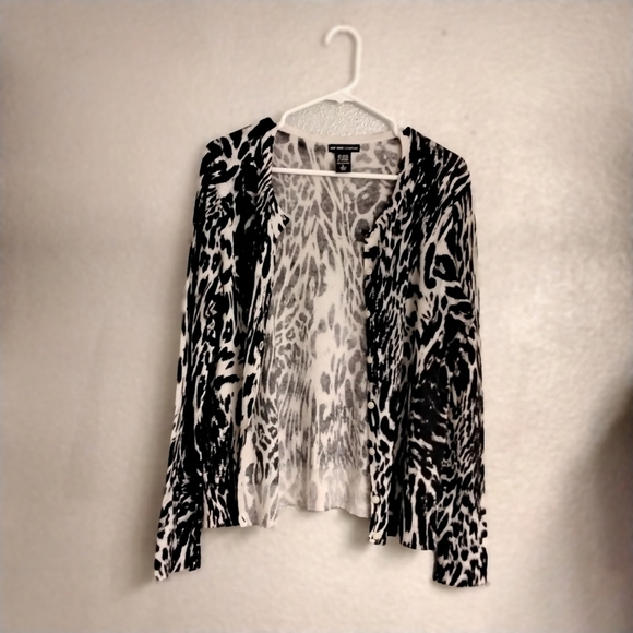 New York & Company Animal Print Sweater   Size  L - Picture 2 of 4